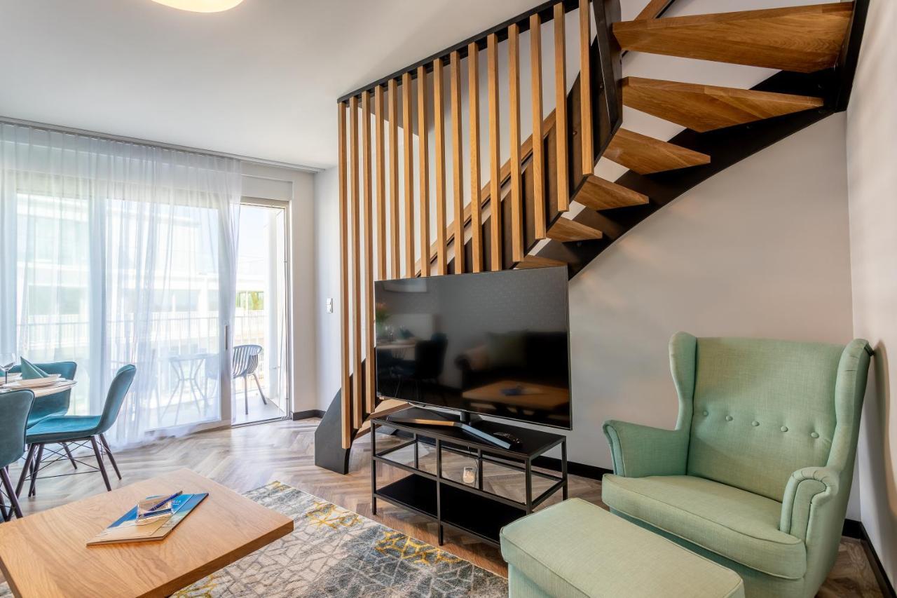 Apartpark - Ambria Apartments シフィノウイシチェ エクステリア 写真