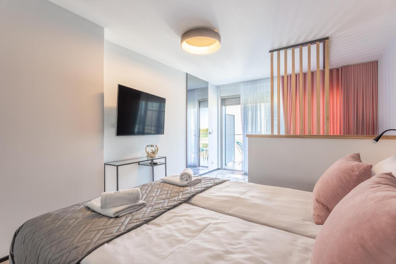 Apartpark - Ambria Apartments シフィノウイシチェ エクステリア 写真