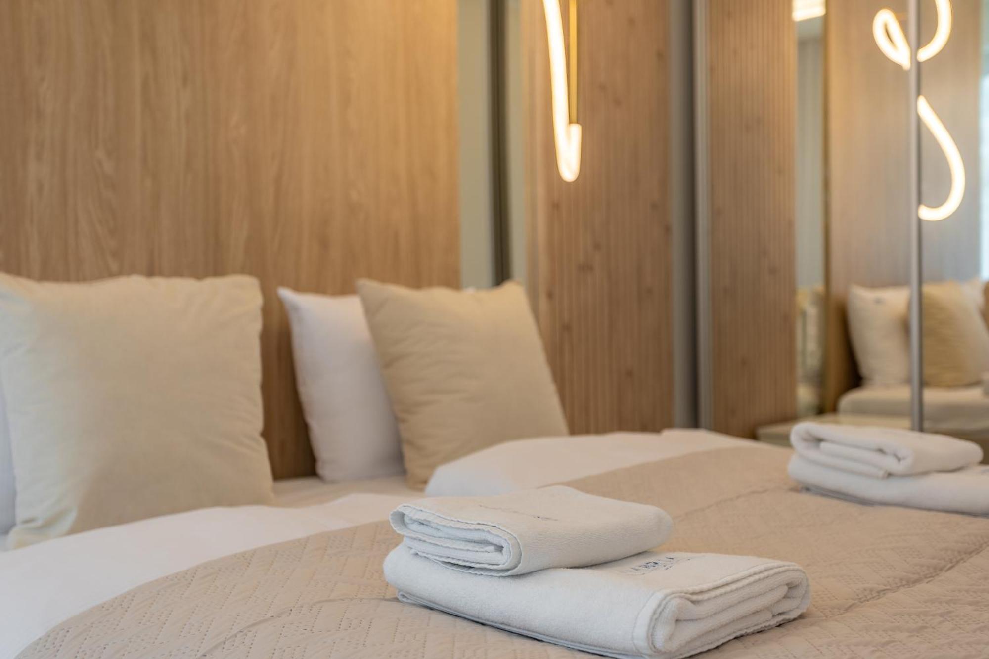 Apartpark - Ambria Apartments シフィノウイシチェ エクステリア 写真